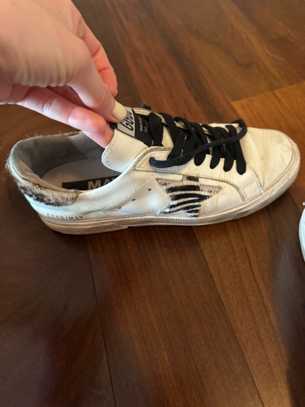 Golden Goose Super Star Leather Low-Top Sneakers with Black Laces - Picture 2 of 7